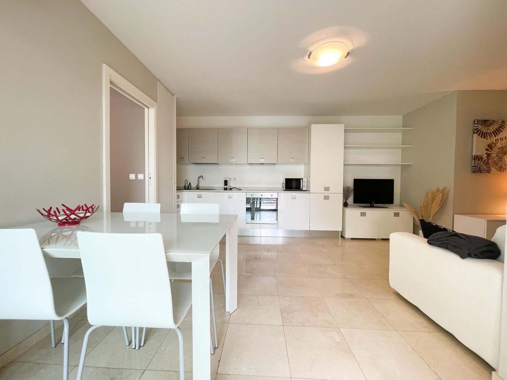 Apartment Deux Pieces, Parking Et Piscine *