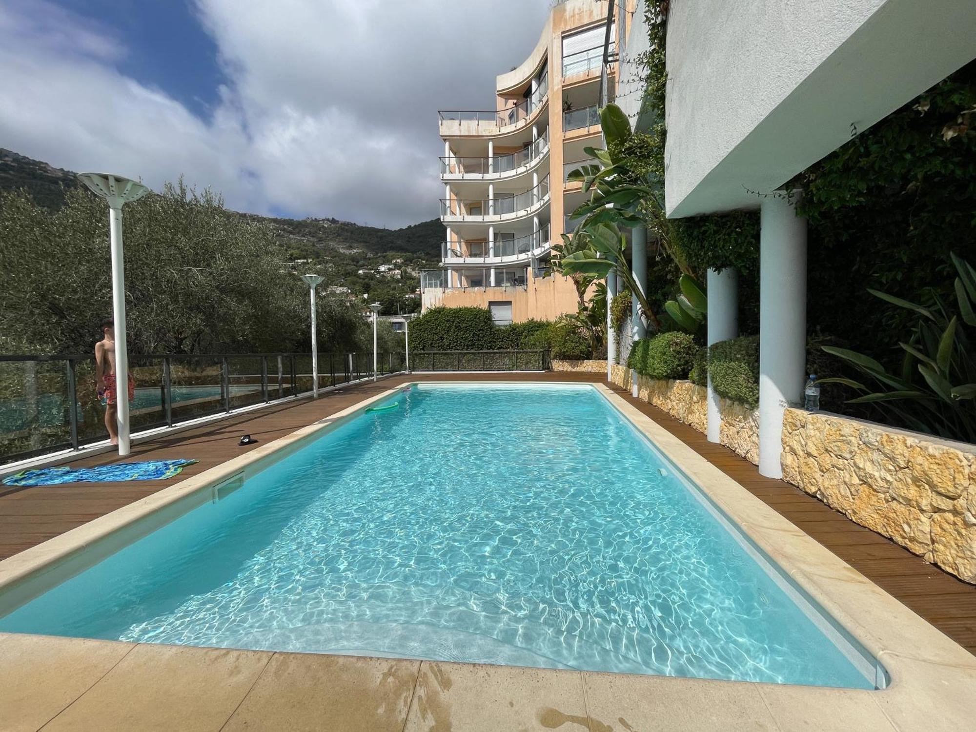 Deux Pieces, Parking Et Piscine * Beausoleil